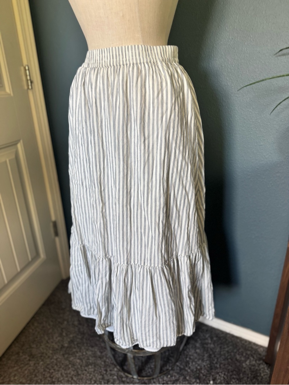dip Striped Ruffle-Hem Midi Skirt - White & Gray